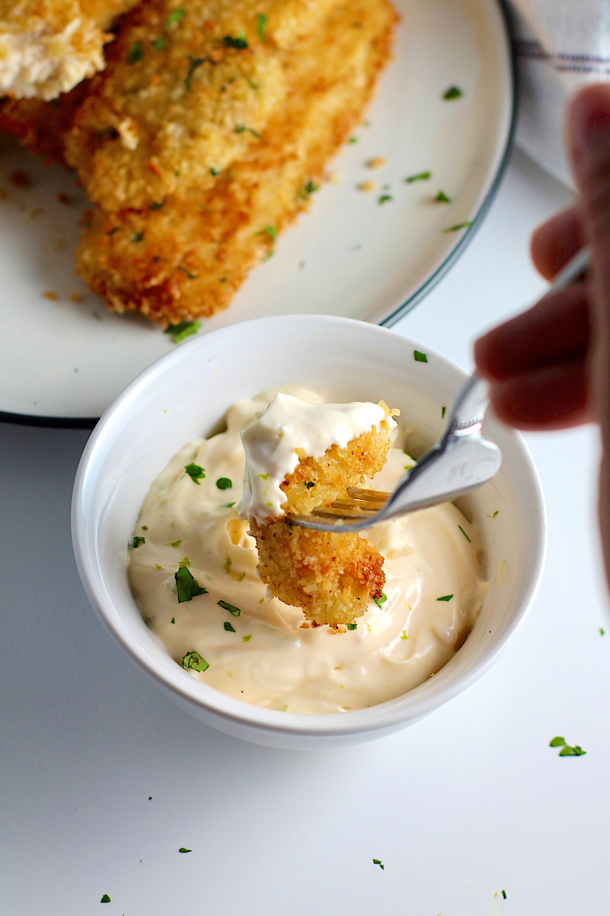 Fork dipping panko chicken into Lime Aioli or Molho de Limao.